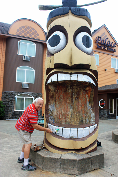 Lee Duquette decided that this totem pole needed its teeth brushed.